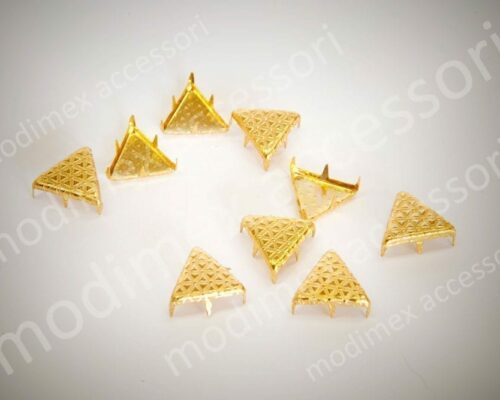 Flat triangular nailheads with triangles design art. 1079