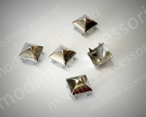 Square curved side pyramid studs