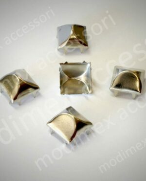 Borchie quadrate a rilievo art. 266 SQUARE
