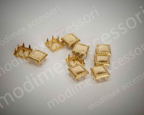 Borchie quadrate piatte con cornice lavorata art. 4347