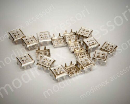 Borchie quadrate con cornice e quadrati centrali a rilievo art. 4348