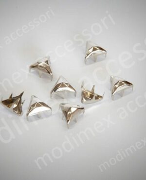 Faceted triangular nailheads art. 576