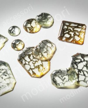 Transparent veined cabochon