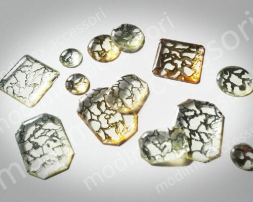 Transparent veined cabochon