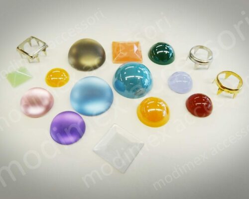 Cabochon avec Clous