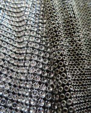 Maglie metalliche con elementi concavi ad anello