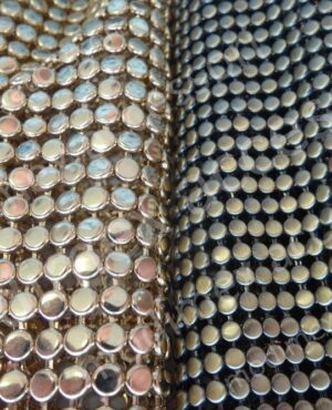 Maglie metalliche con elementi tondi piatti