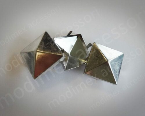 Square pyramid studs art. PYR30x30
