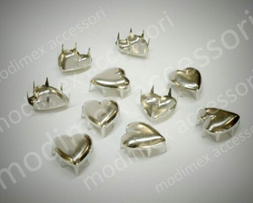 Borchie cuore a rilievo art. 3865